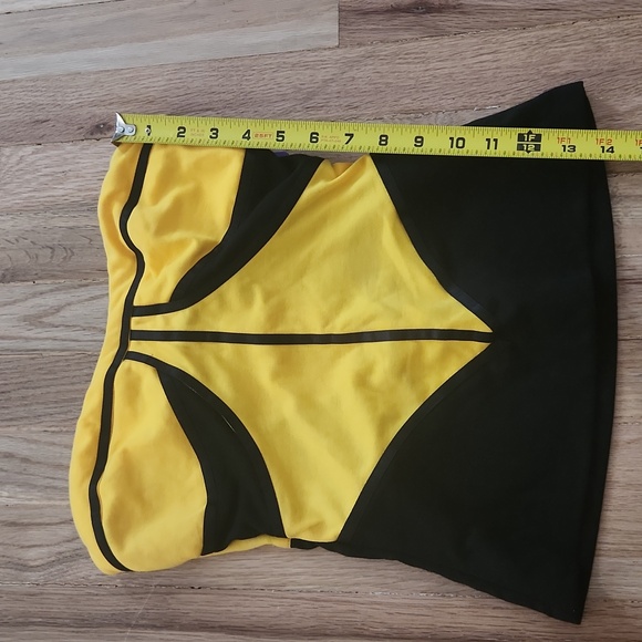 Size Medium Yellow Sleeveless Shirt - Picture 6 of 6